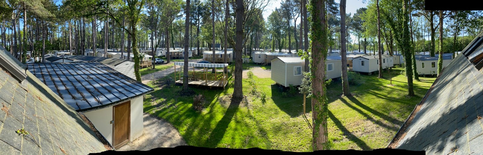 Mobil-homes alignés en camping